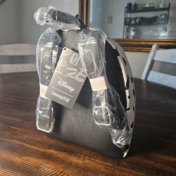 *NWT* Disney Loungefly 101 Dalmatians Spotted Puppies Backpack, Red Interior - Picture 3 of 6